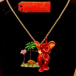 🐘Adorable Elephant Betsey Johnson Necklace🐘